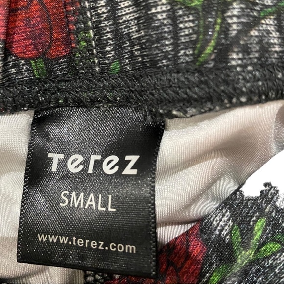 𝅺TEREZ Rose print yoga leggings NWOT - Picture 2 of 5